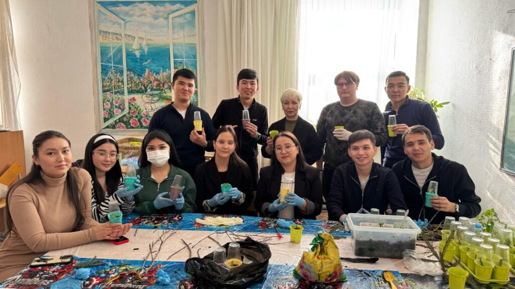 ҚАРИУ СТУДЕНТТЕРІ ТЕМІРТАУҒА ЕРЕКШЕ АЛЛЕЯ ОТЫРҒЫЗУДЫ ЖОСПАРЛАУДА