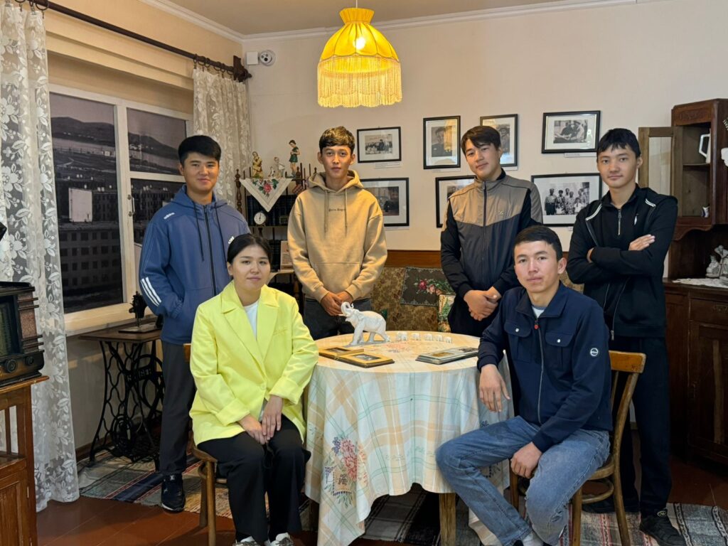 СТУДЕНТТЕР ТЕМІРТАУ ТАРИХЫМЕН ТАНЫСТЫ