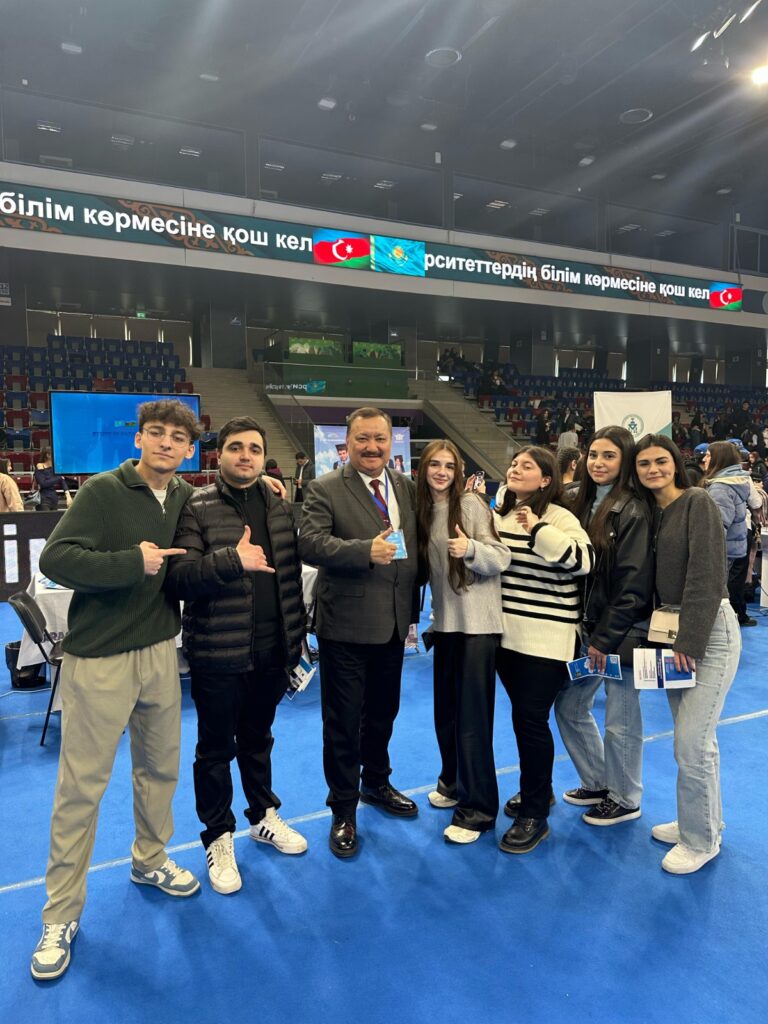 ҚАРИУ БАКУДЕГІ БІЛІМ КӨРМЕСІНДЕ