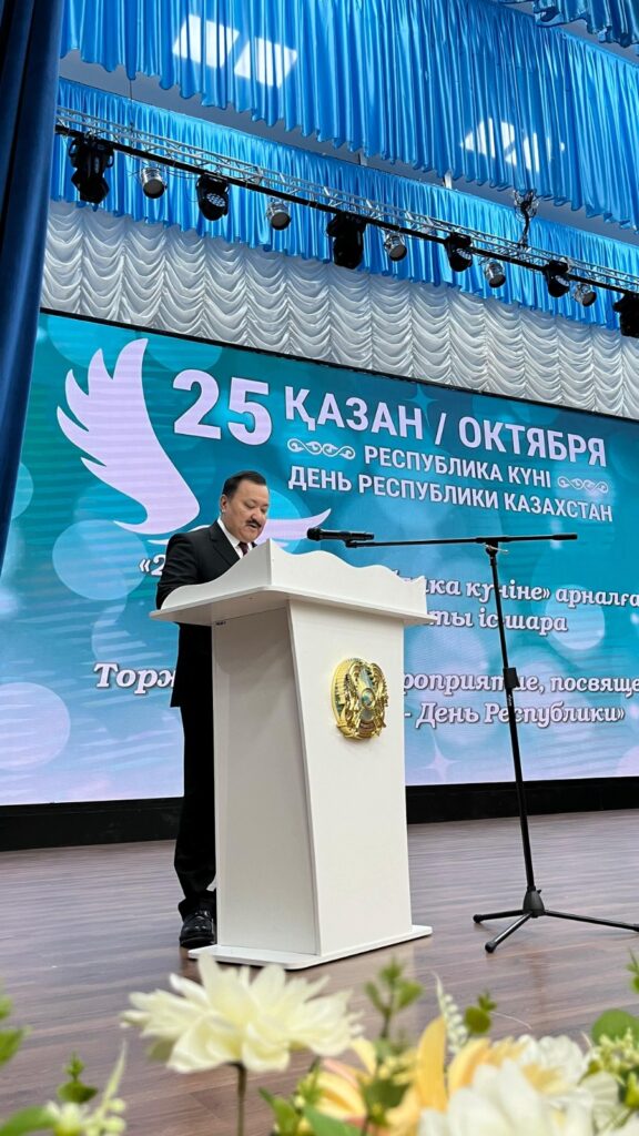 Республика күніне орай ҚарИУ үздік оқытушылары мен қызметкерлері марапатталды