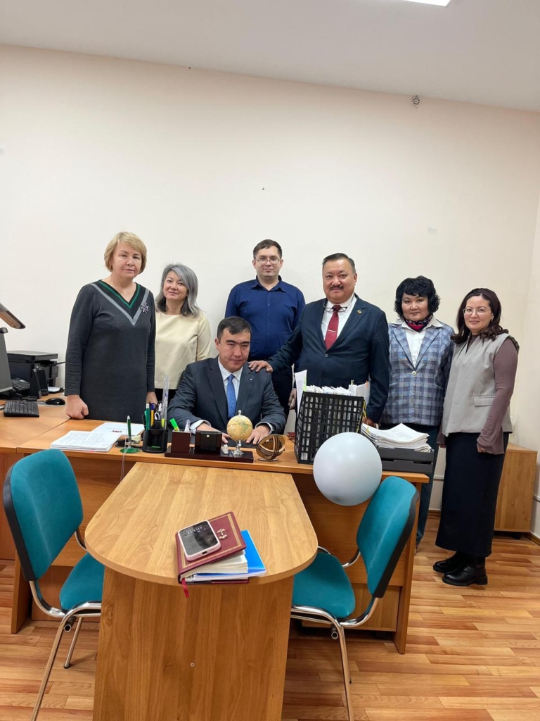 ҚАРИУ-ДА ҒЫЛЫМ ЖӘНЕ ХАЛЫҚАРАЛЫҚ БАЙЛАНЫСТАР БОЙЫНША ЖАҢА ПРОРЕКТОР ТАНЫСТЫРЫЛДЫ