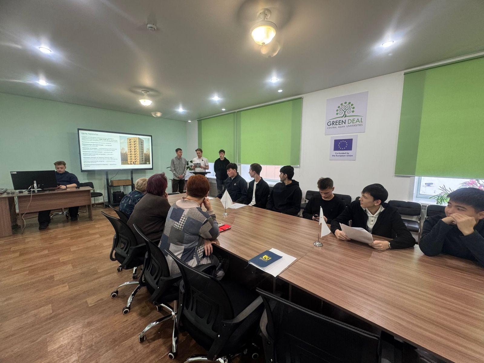 Жаңа жылдарыңызбен!