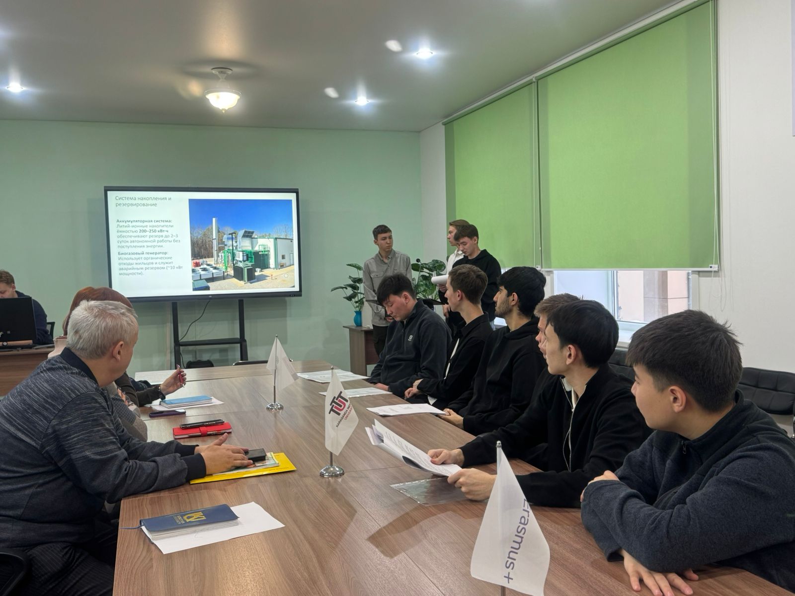 Жаңа жылдарыңызбен!